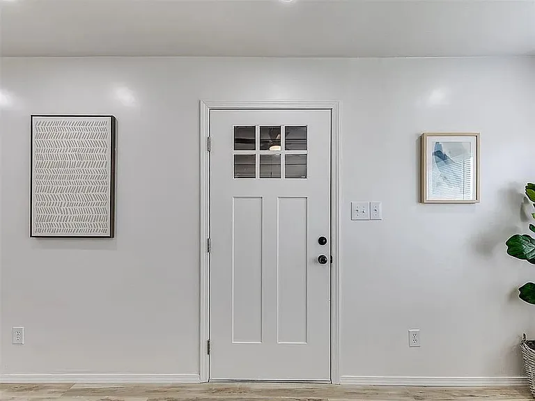 1208 Jet Dr — Photo 3