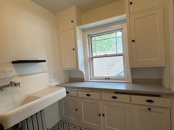 4th image of 4140 Bryant Ave S APT 3