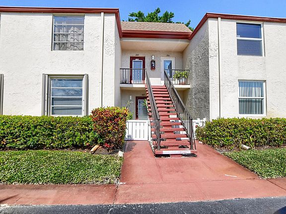 2nd image of 17 Willowbrook Ln APT 105