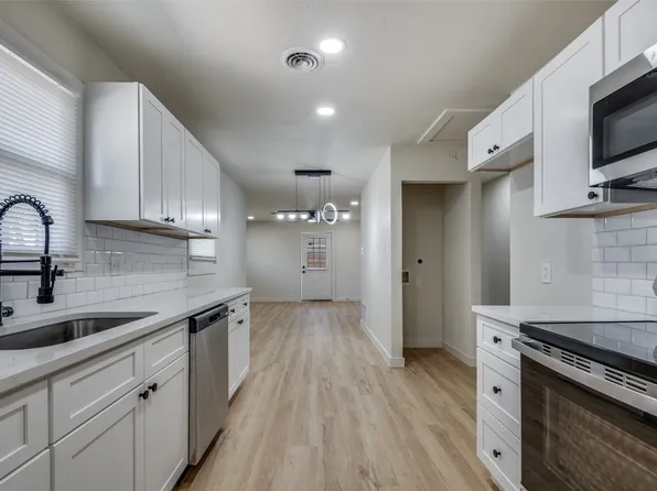 125 W Fuller Dr, Euless, TX 76039