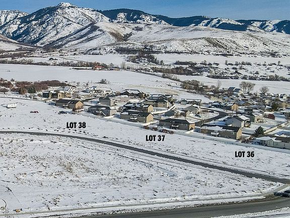 4th image of 646 N Cherry Ridge Ln