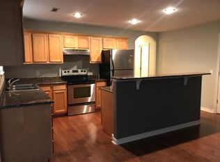 869 Oakwood Ln, Centerton, AR 72719