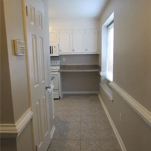 17 Colonial Way — Photo 3