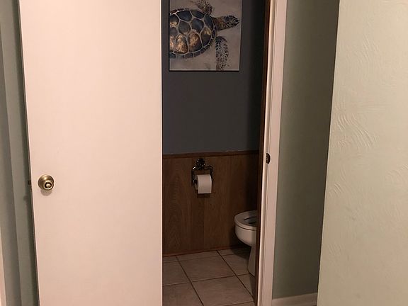 4th image of 608 Town Oaks Cir
