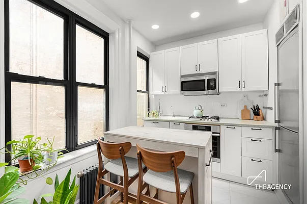 Rented by The Agency | media 4