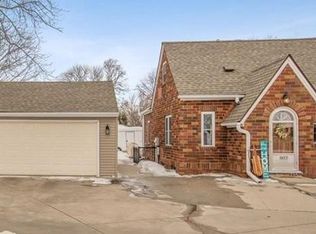 807 Hazel St, Pella, IA 50219