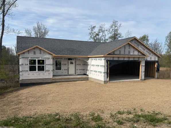 7195 Geraldine Cir, Swartz Creek, MI 48473