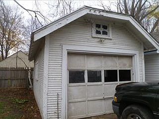 3rd image of 143 Sweet St NE