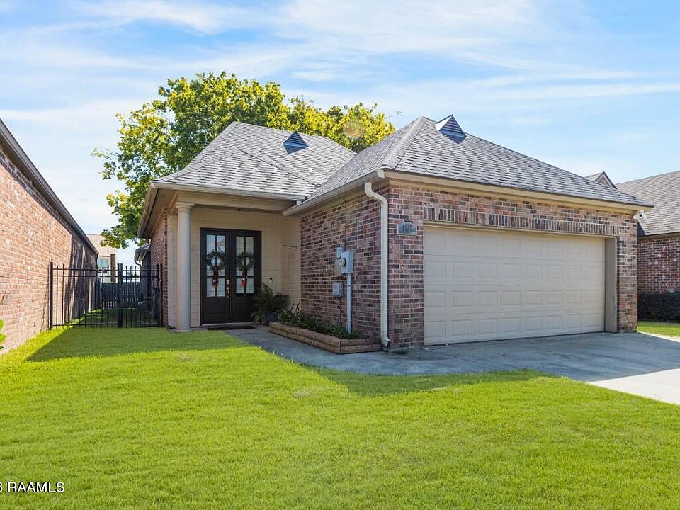 1st image of 118 Oakbend Dr