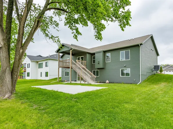 10922 Westport Dr, West Des Moines, IA 50266