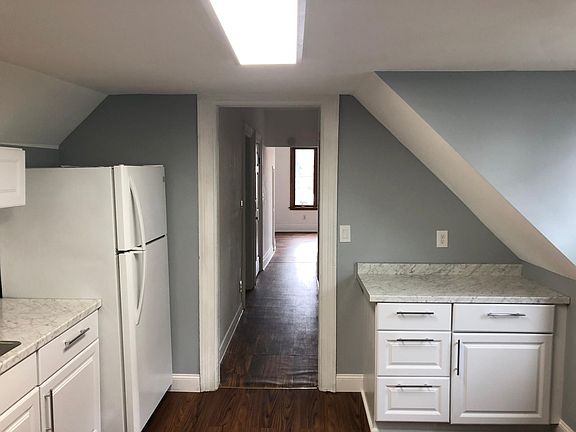 4th image of 878 West Ave