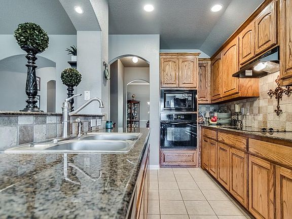 5th image of 120 Brook Hollow Ln