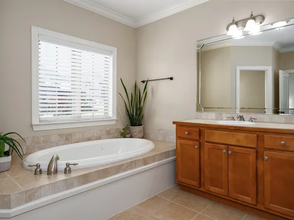 683 Flag Cir, Hoover, AL 35226