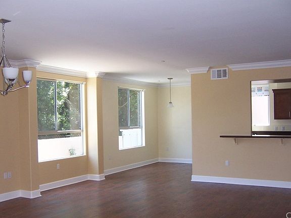 4th image of 4112 Whitsett Ave Unit 203