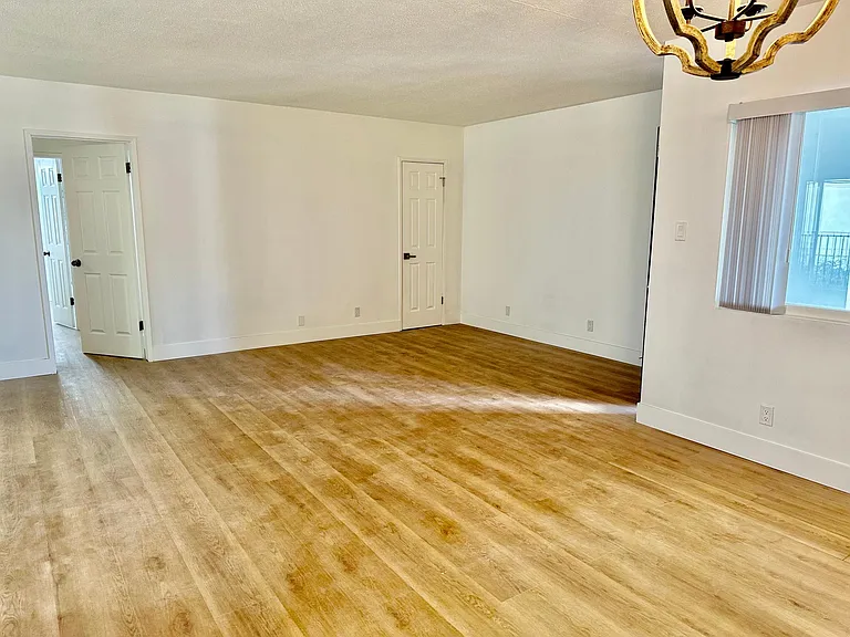 12121 La Maida St #15 — Photo 5