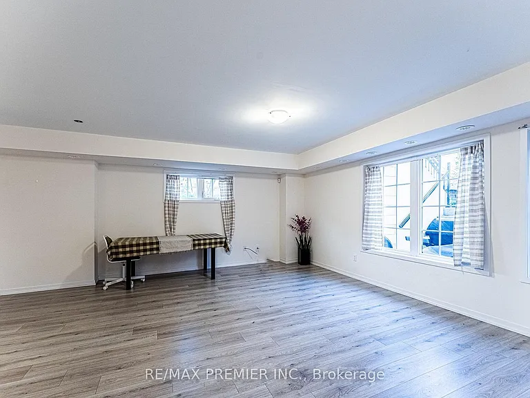 26 Bruce St #B02 — Photo 3