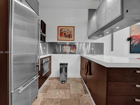 4th image of 690 SW 1st Ct APT 2707