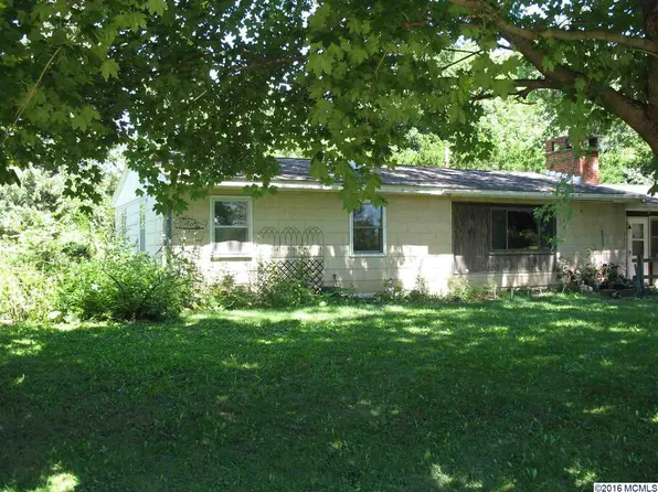3246 Birch Dr, Mason City, IA 50401