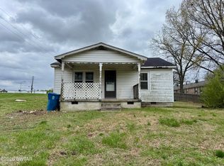 702 Gibson Rd, Trenton, TN 38382