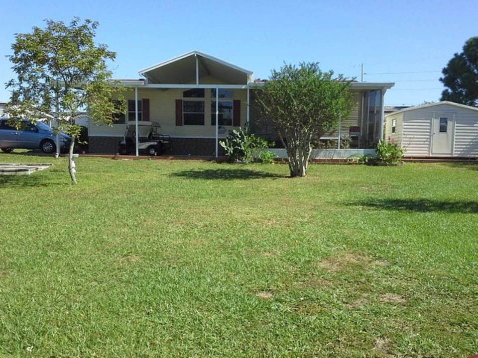 1st image of 99 Emerald Dr E