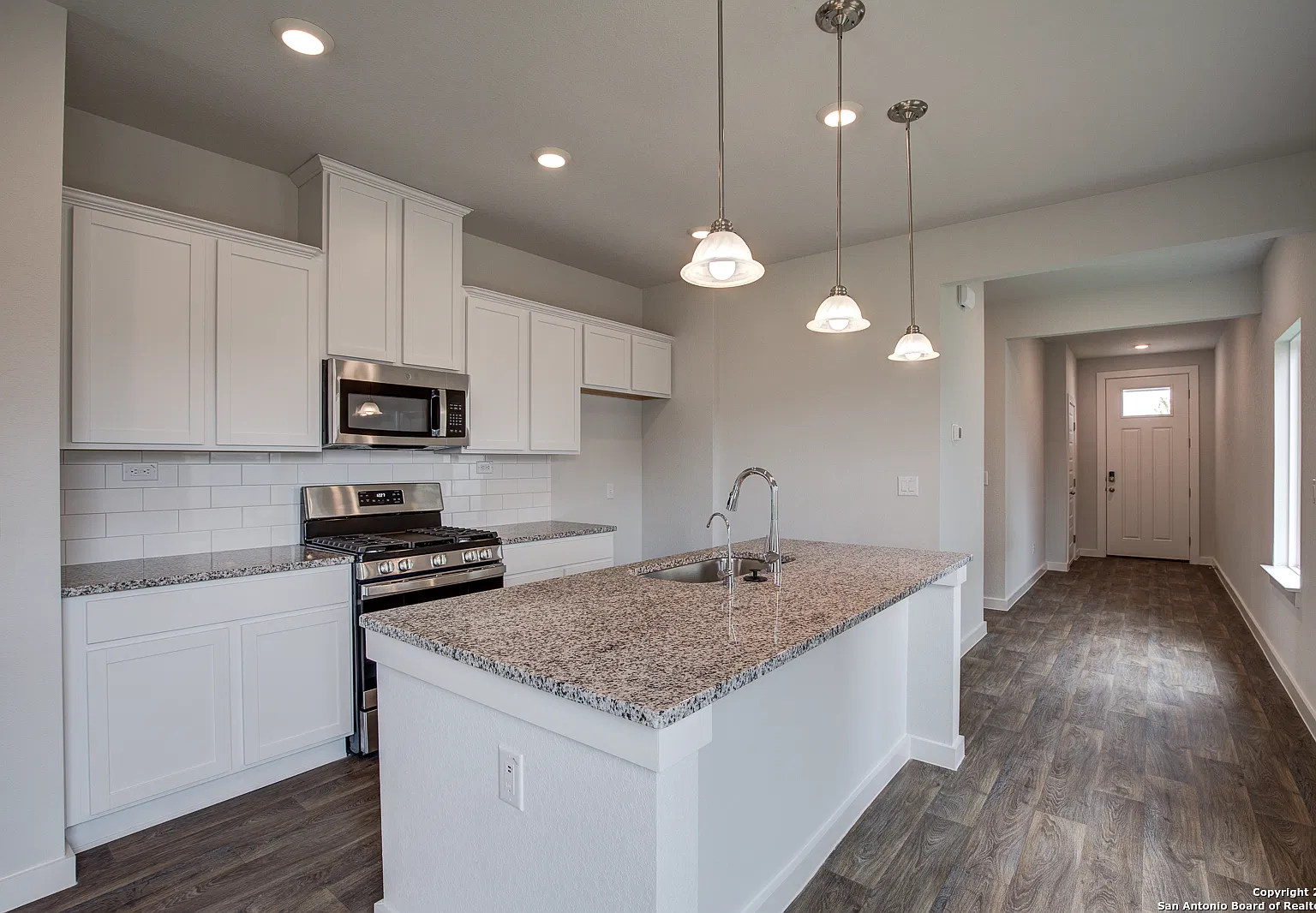 3 bed, 1334 sqft, $1,695 — Photo 2
