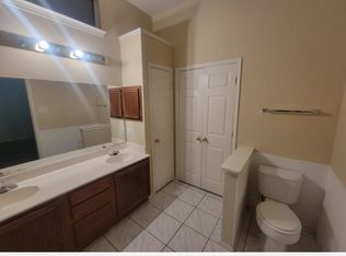 910 Winterwood Ct, Arlington, TX 76017