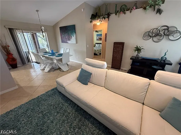 3005 SW 8th Pl — Photo 7