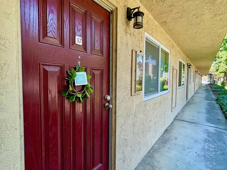 7th Street Manor — Photo 4