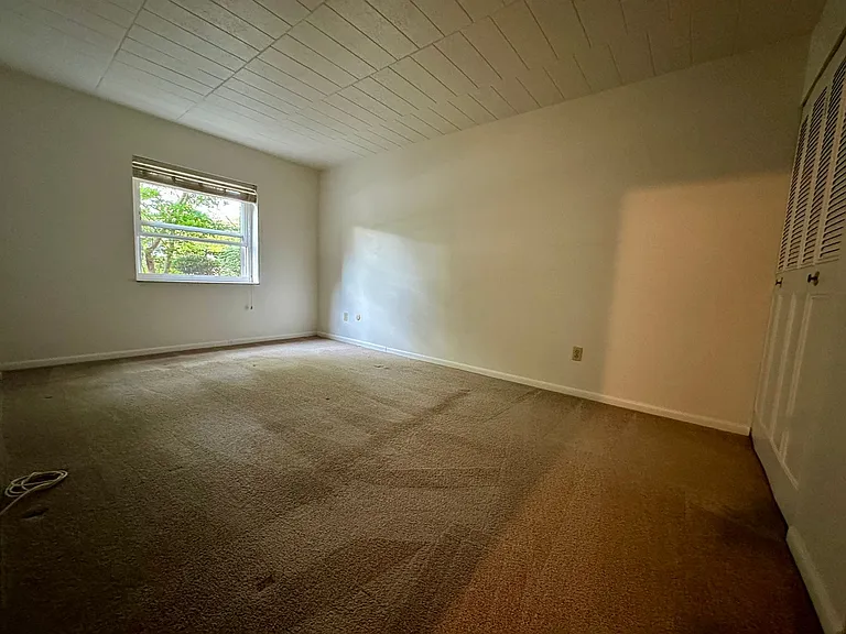 360 Maryland Ave — Photo 137