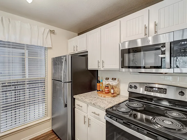 Riverbend Apartments — Photo 7