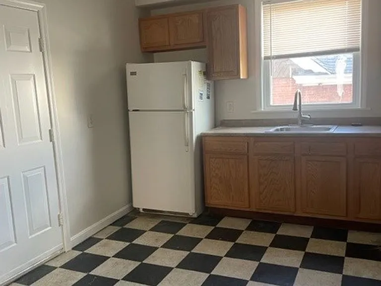 86 Sutton St — Photo 3