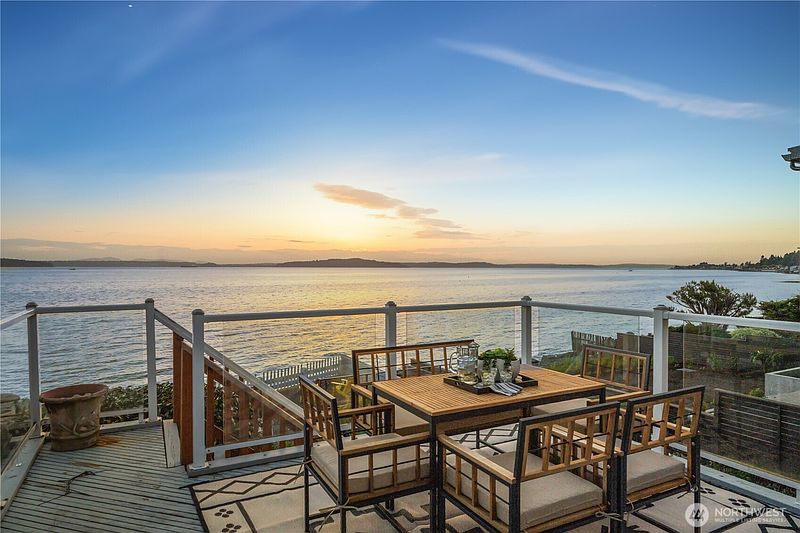 4th image of 5637 Beach Drive SW