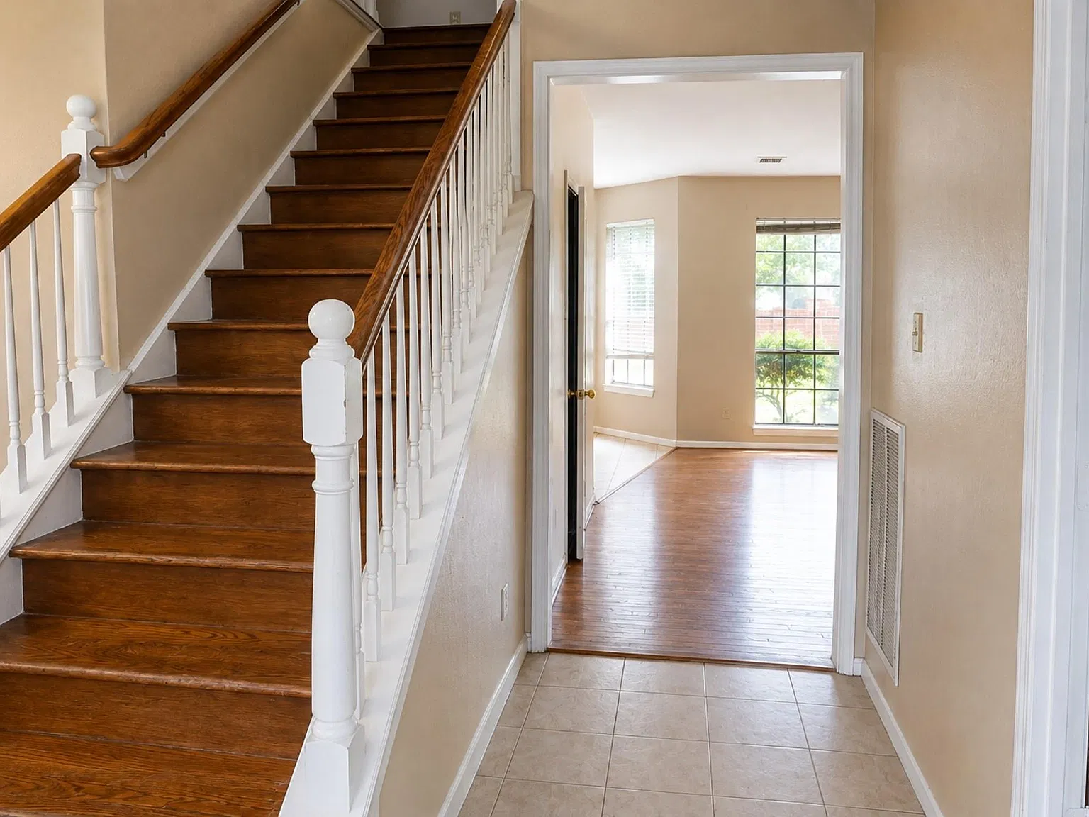 4 bed, 2.5 bath, 2524 sqft, $2,300 — Photo 3