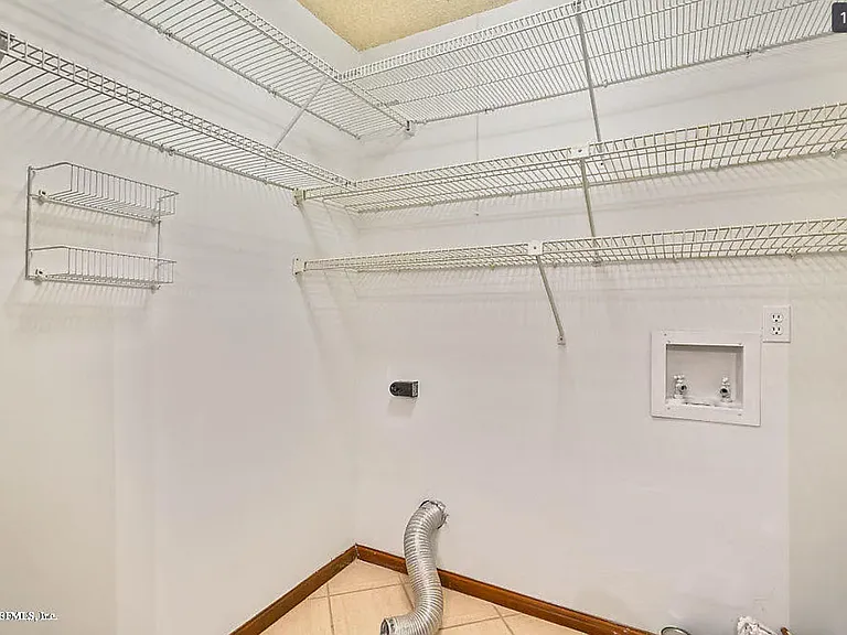 11211 Windtree Dr E — Photo 15