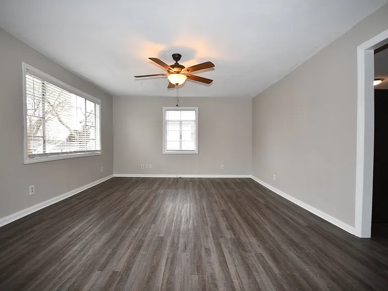 716 Henderson Ave — Photo 3