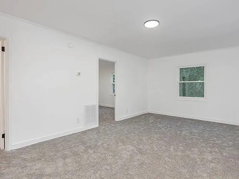 312 Pineneedle Rd — Photo 3
