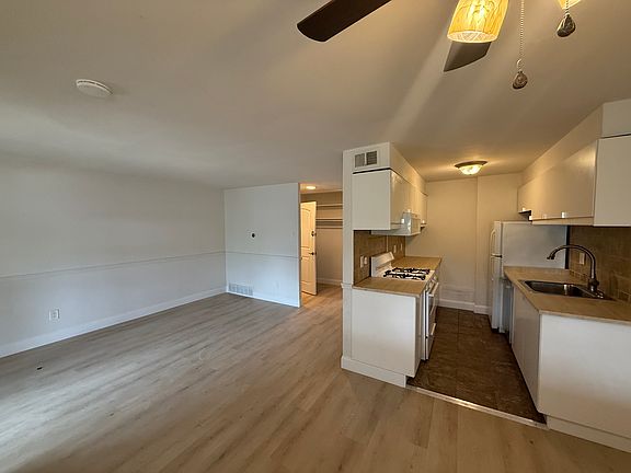 3rd image of 3424 Ashfield Ln