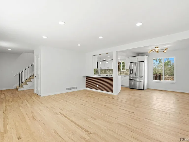 6752 S Dahlia Ct — Photo 3