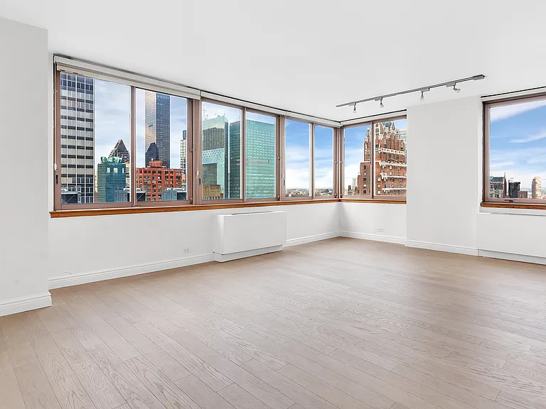 235 E 40th St #30G — Photo 3