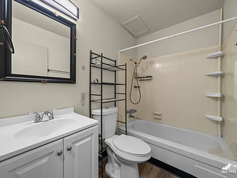618 Gambell St #11 — Photo 22