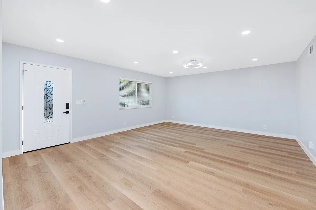 5 bed, 1450 sqft, $5,200 — Photo 4