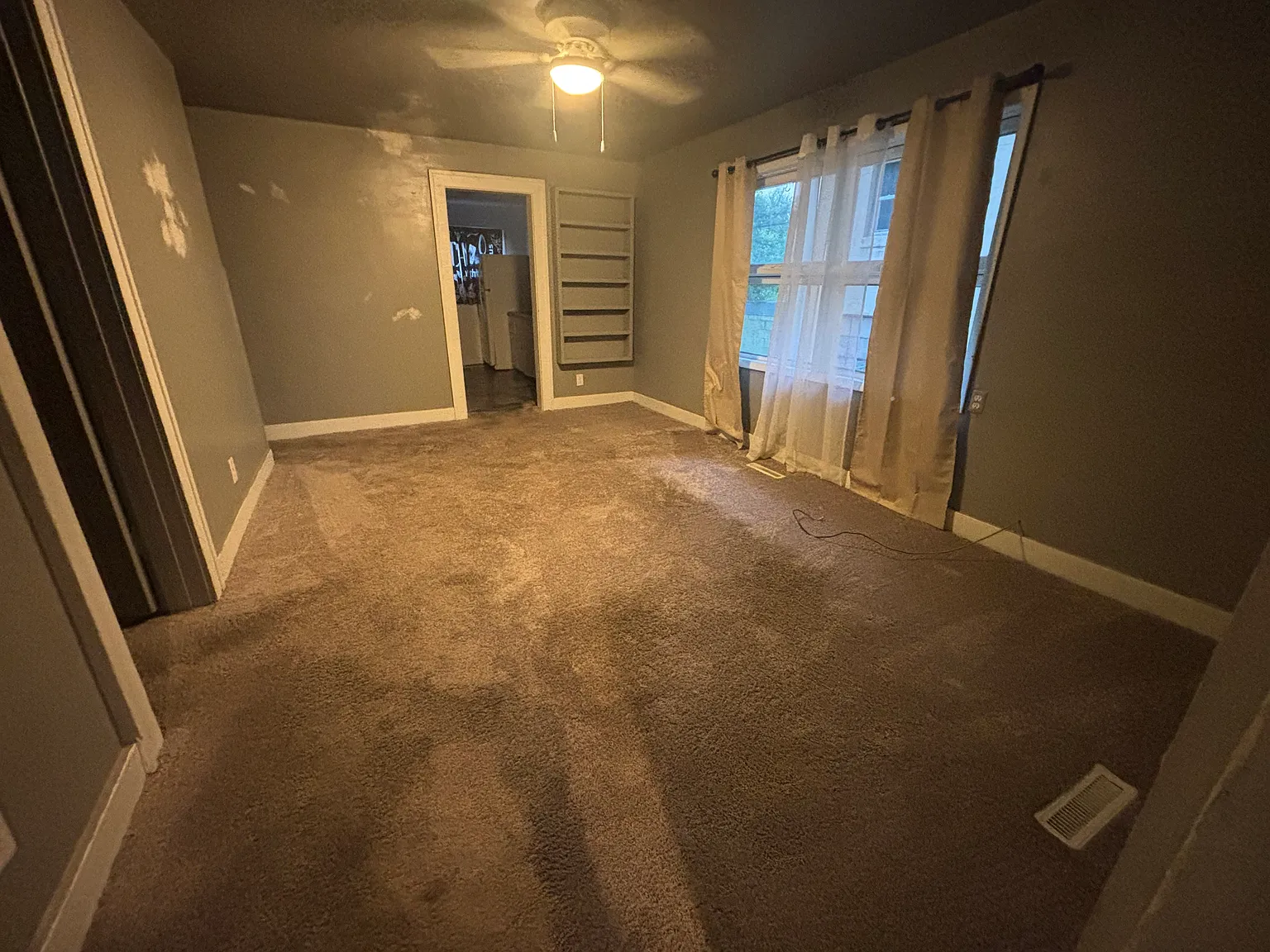 3 bed, 900 sqft, $1,750 — Photo 2