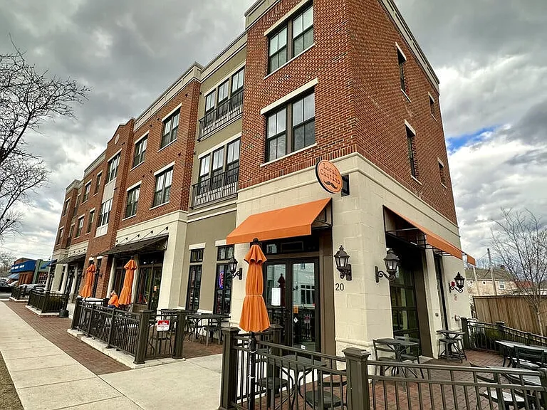 18 W Waterloo St #H — Photo 1