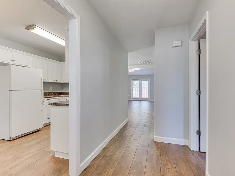 1609 Bradley Way — Photo 2