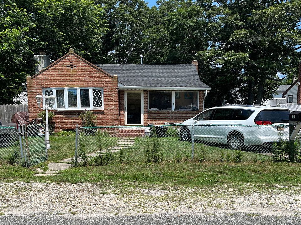 1st image of 37 Saint George Dr