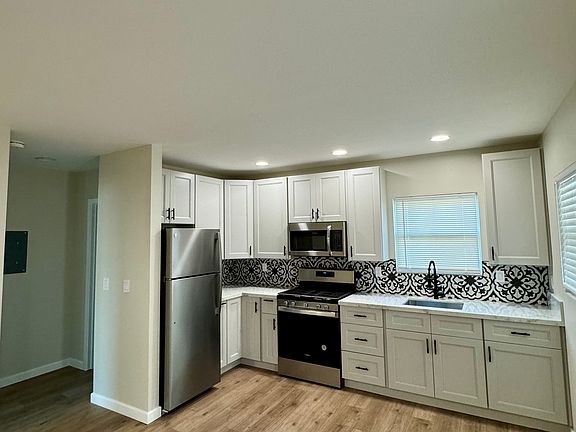 5th image of 3122 Grim Ave #A