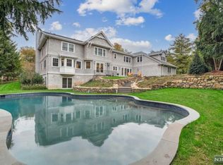 40 Huyler Landing Rd, Cresskill, NJ 07626