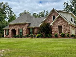 282 Woodhaven Dr, Forest, MS 39074