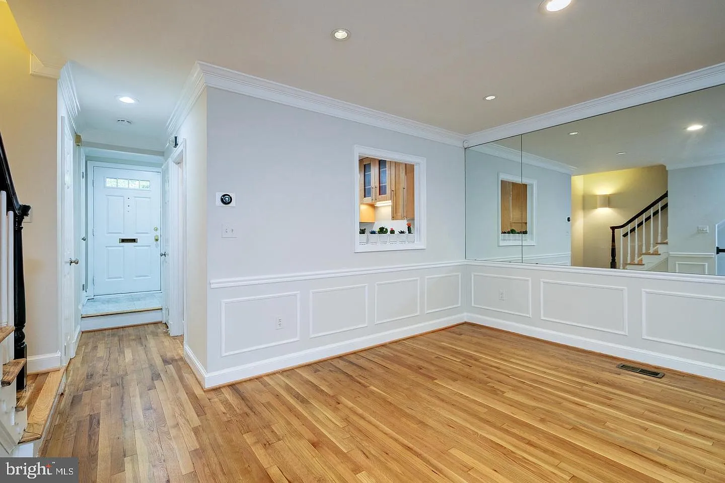 3 bed, 3.5 bath, 2106 sqft, $6,800 — Photo 3