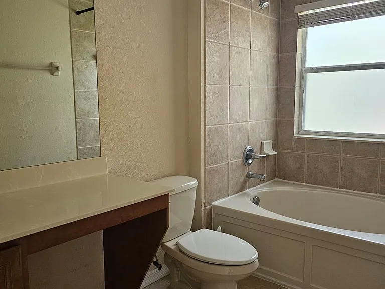 2761 Retreat View Cir — Photo 5